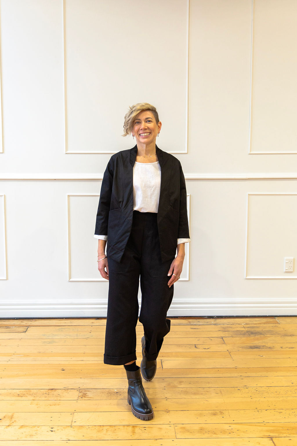 Gwen Cropped Jacket - Black